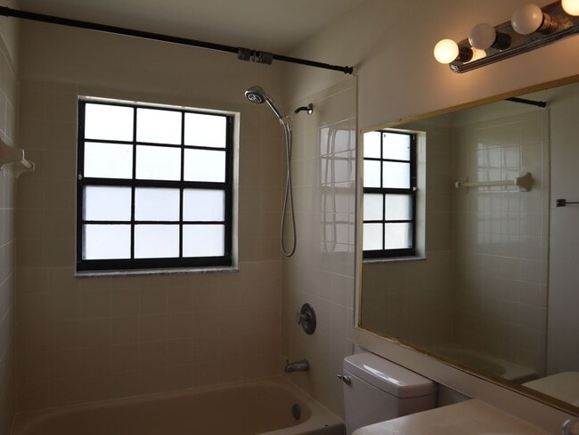 Building Photo - 3 Bedroom 2 Bath 2 Car Garage Deltona