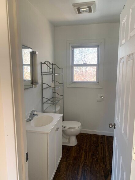 Building Photo - 12 Pine St