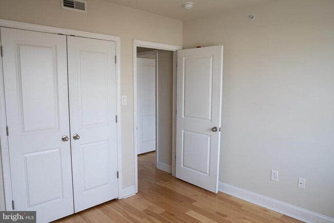 Building Photo - 323 E Allen St