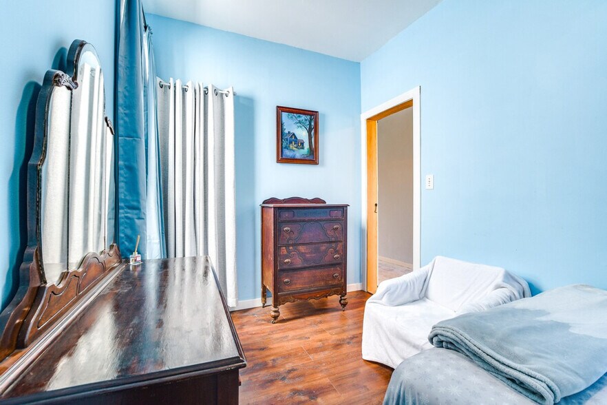 Building Photo - 1810 N Albany Ave