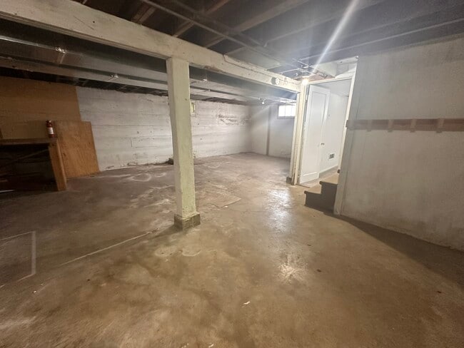 Building Photo - 516 4th Ave