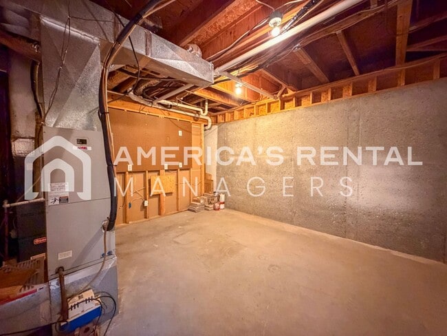 Building Photo - Spacious Five Bedroom Residence in Meadowbrook!