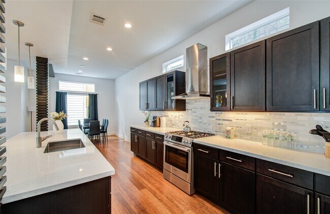 Building Photo - 4311 Marina St