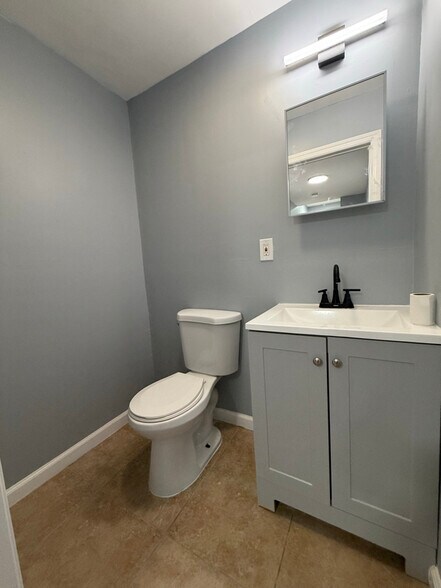 Building Photo - 320 S Orange Ave