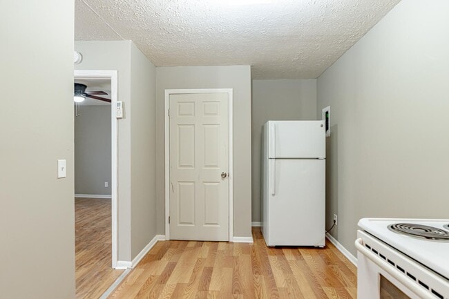 Building Photo - 421 N Woodland Dr