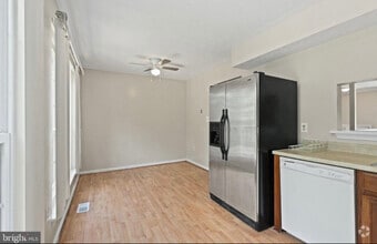 Building Photo - 7407 Morrison Dr