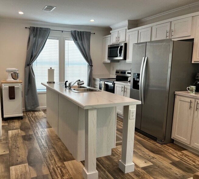 Building Photo - 415 Plover Dr