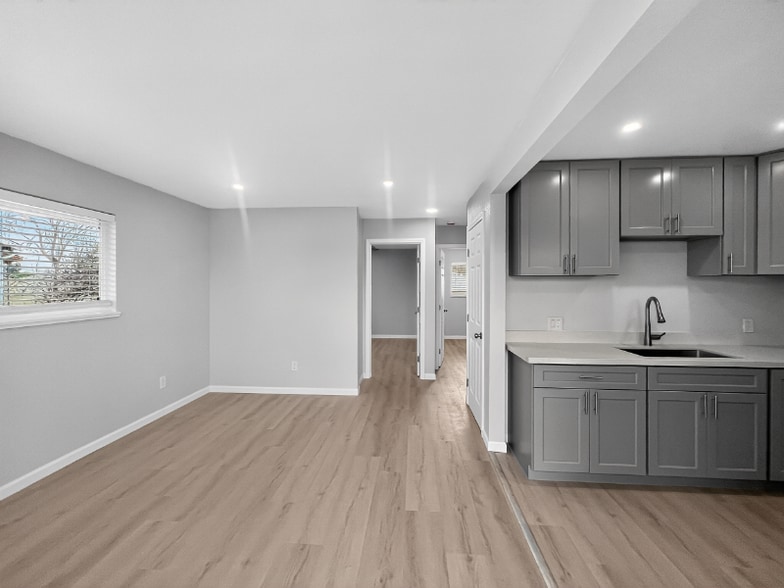 Building Photo - 408 W 19th St