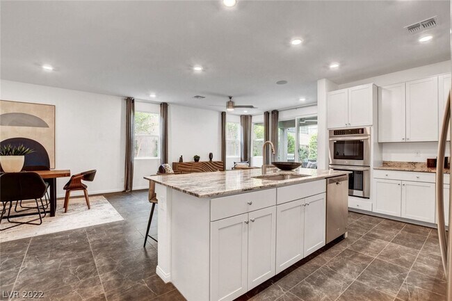 Building Photo - 7586 Lush Oasis Ave.