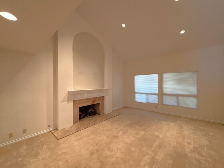 Building Photo - 26543 Academy Dr