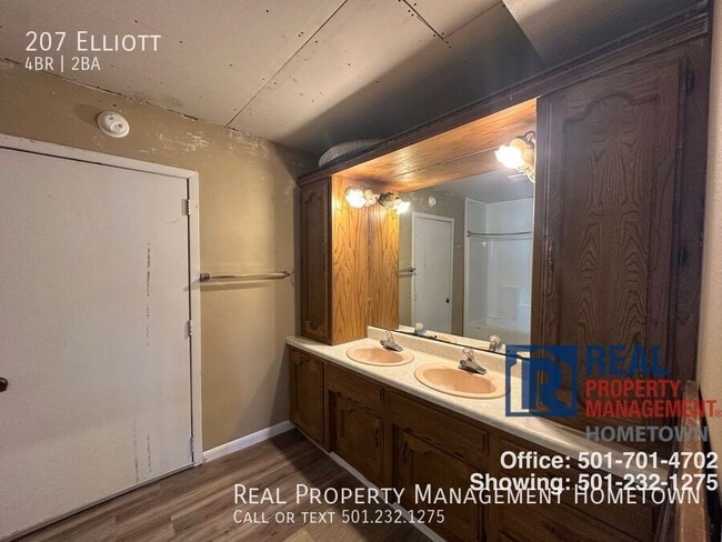 Building Photo - 207 Elliott-