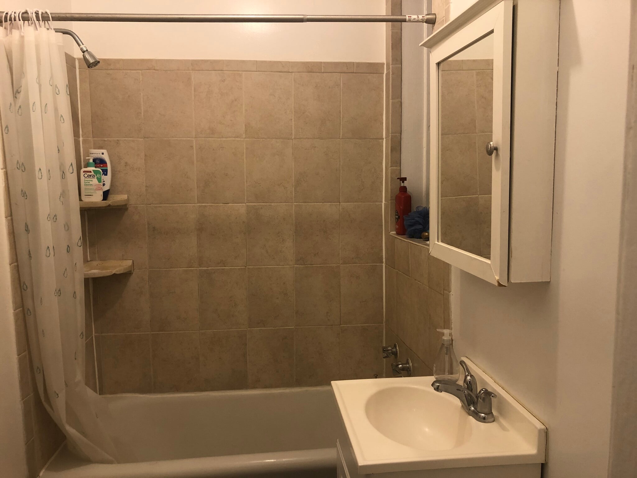 bathroom - 5551 S Kimbark Ave