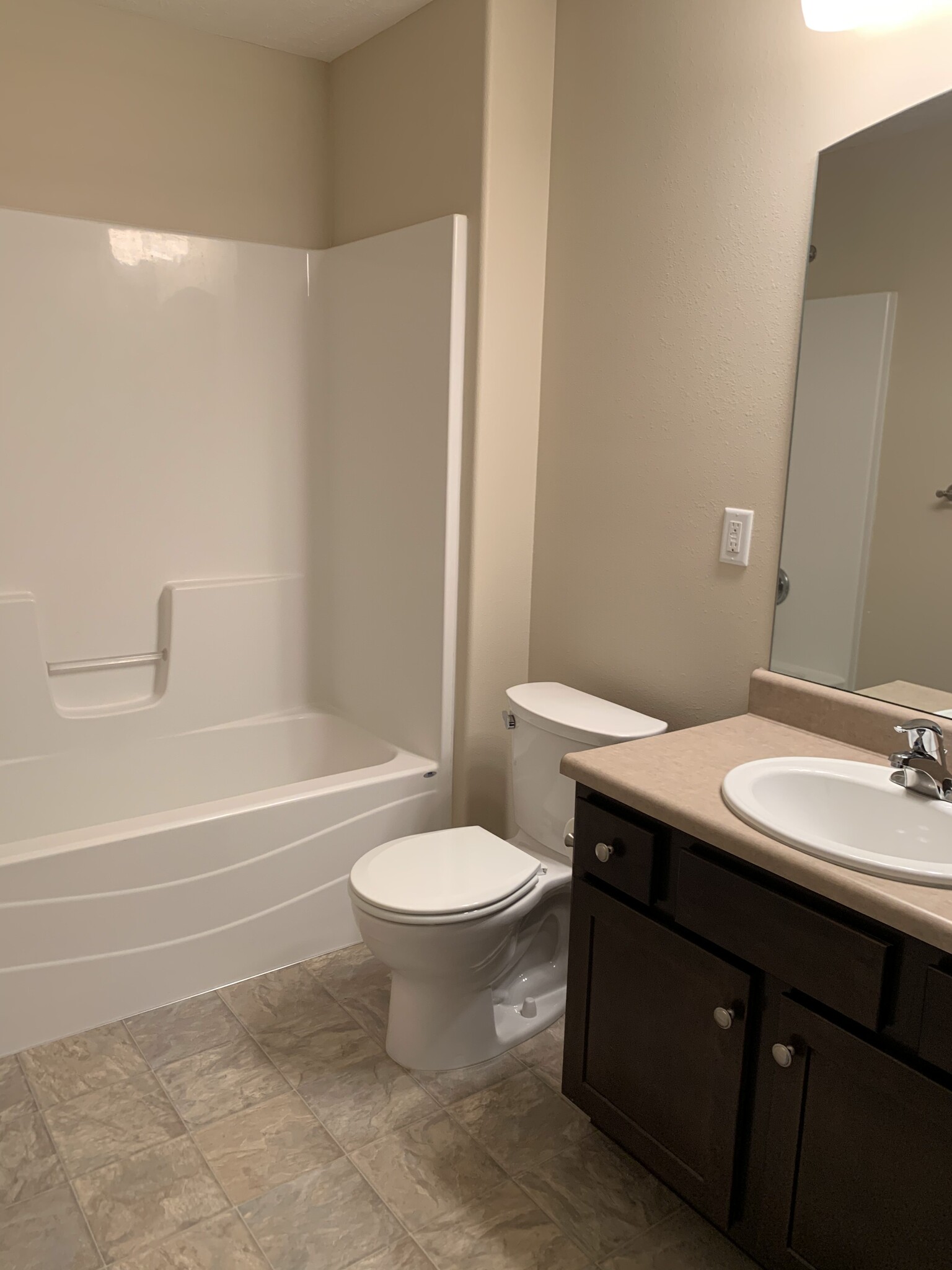 Main bath - 2539 Telluride Cir