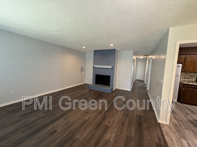 Building Photo - 322 W Quantico St