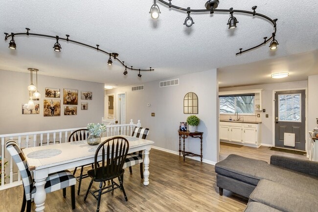 Building Photo - Nicely updated single family home in North...