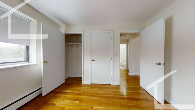 Building Photo - 2Br/1Bth, Great location, easy access to Mass Pike.  MUST SEE!!