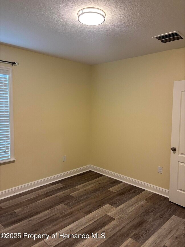 Building Photo - 1159 MacFarlane Ave