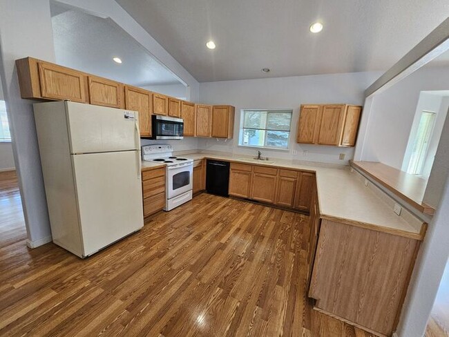 Building Photo - 3 bed 2 bath 2 Car Garage Cimarron Community Home FOR RENT!