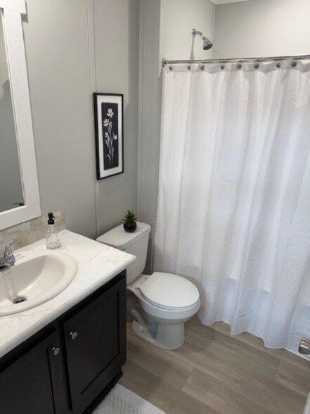 Building Photo - 15953 S Flores Rd