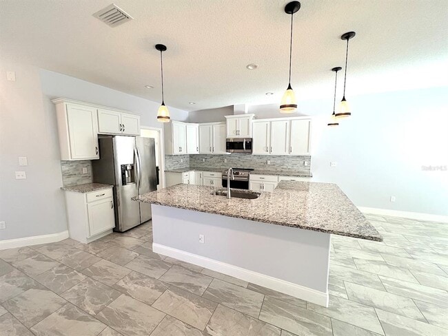 Building Photo - 10 Emmons Ln