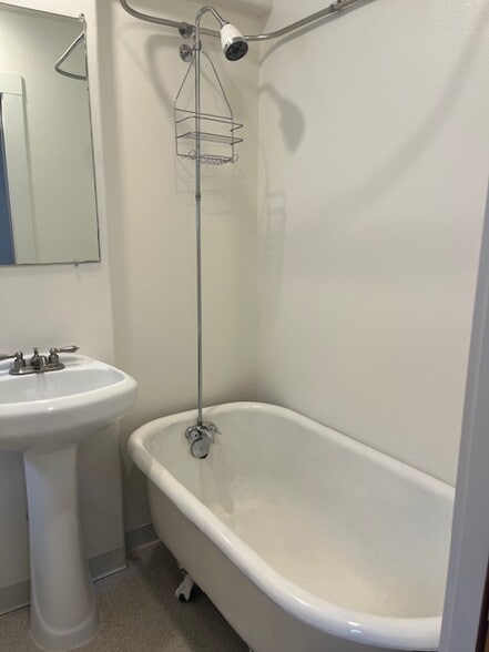 clawfoot tub & shower - 331 Oklahoma Rd