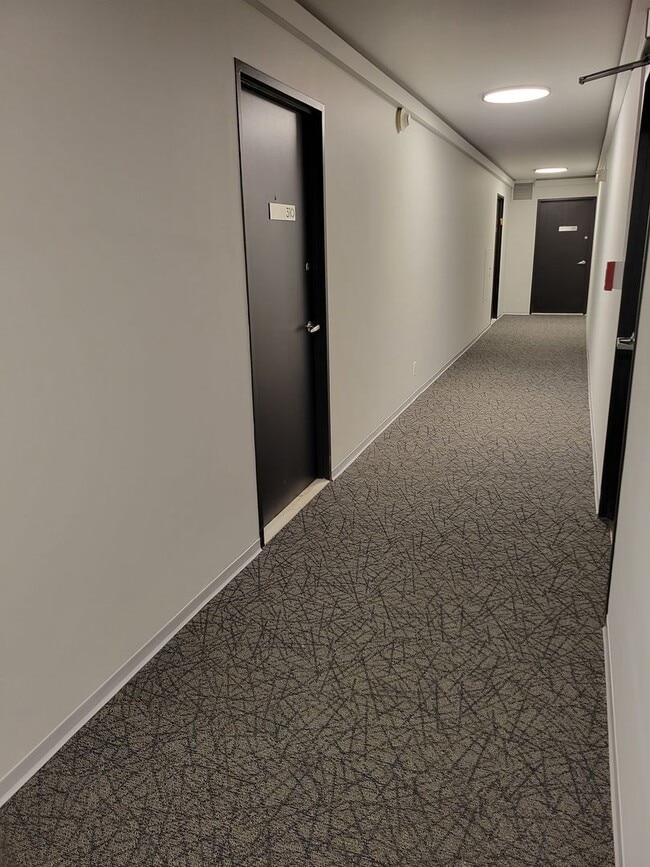 Building Photo - One Block from Dupont Circle!