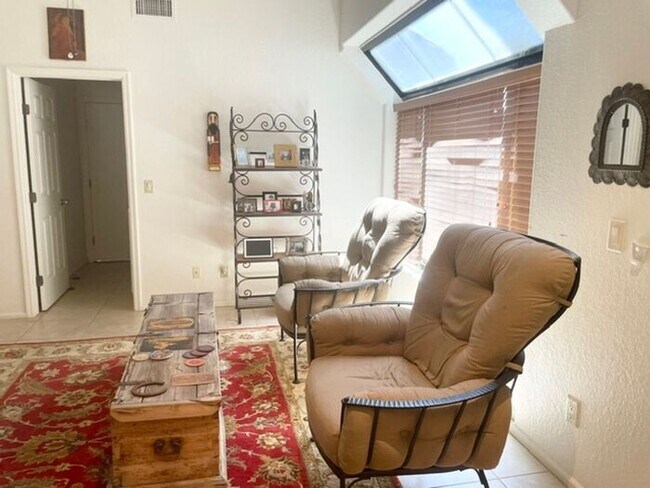 Building Photo - Beautiful home in gated community