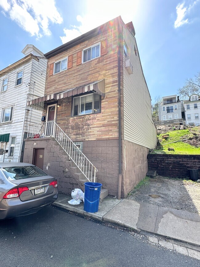 Building Photo - 38 Gregory St