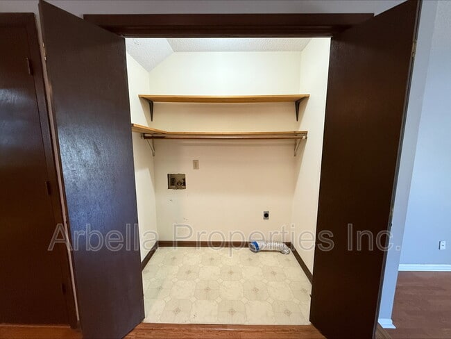 Building Photo - 507 Manor Dr