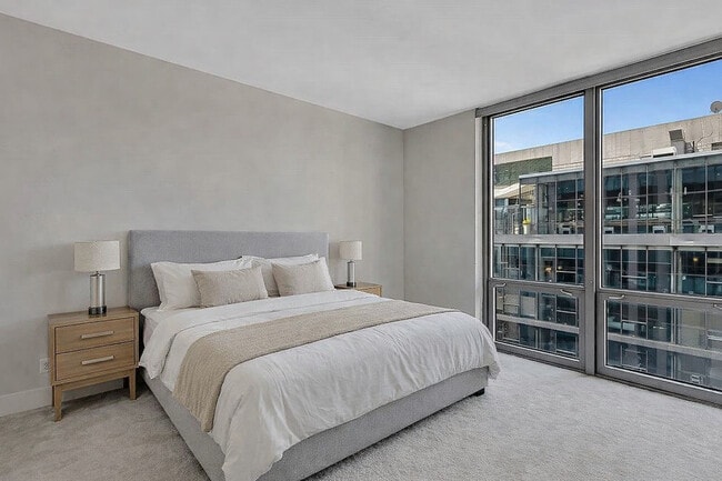 Building Photo - 2 E Erie St