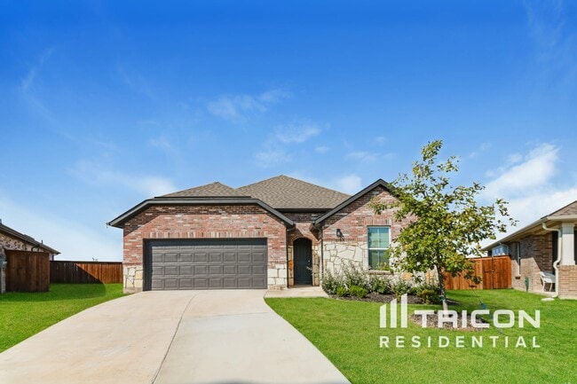 Building Photo - 8101 Howell Oak Dr