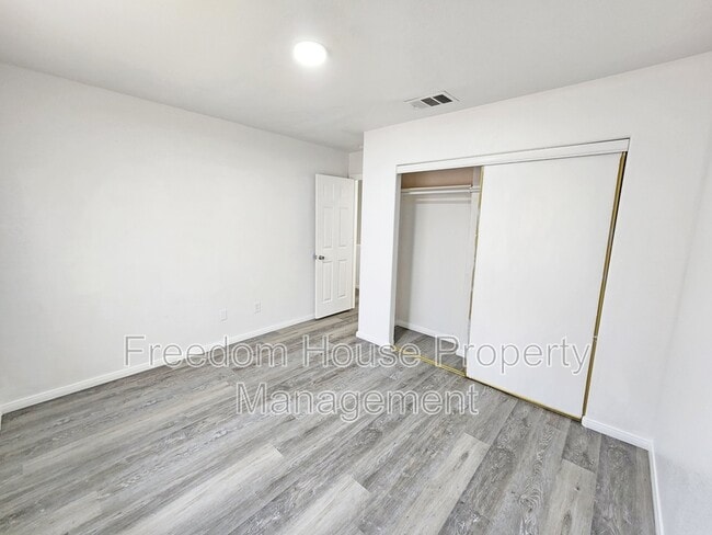 Building Photo - 670 Bourbon St