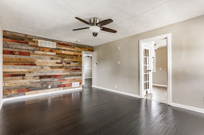 Building Photo - AVOID SCAMMERS!! WE DO NOT POST ON CRAIGSLIST!! Charming 2 Bedroom, 1 Bath brick home a block fro...