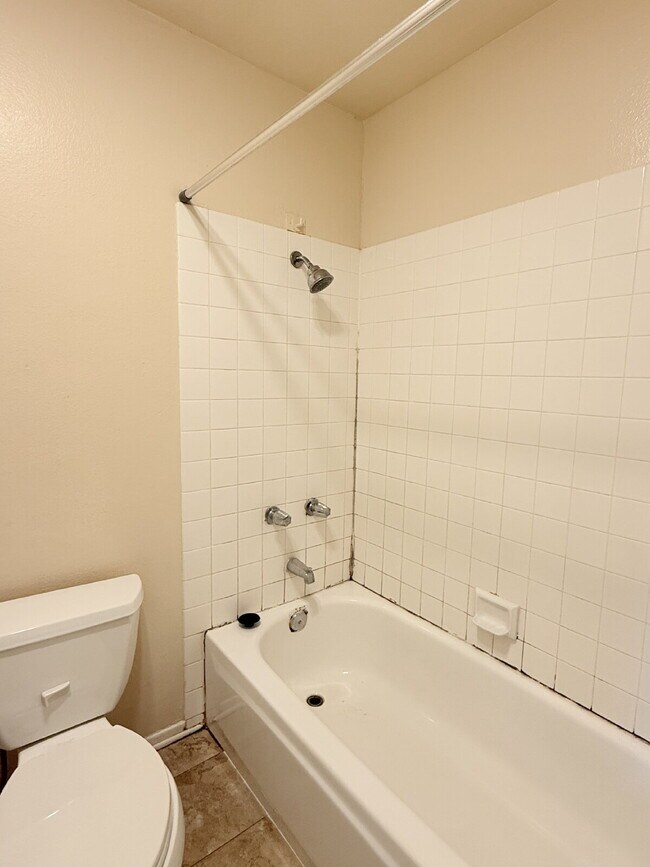 Building Photo - Inviting Rancho Peñasquitos Condo with Poo...
