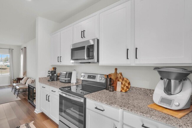 Building Photo - Bright & Welcoming 5-Bedroom Home in Richmond Hill, GA