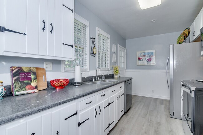 Building Photo - 2631 Oakland Ave