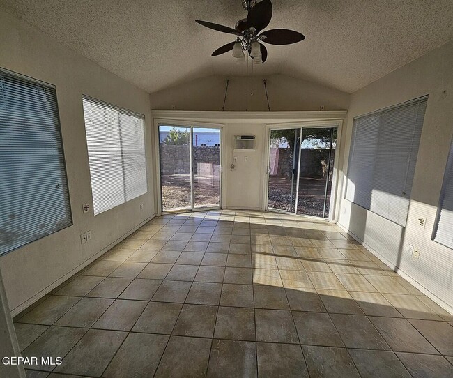 Building Photo - 12353 Tierra Bella Dr