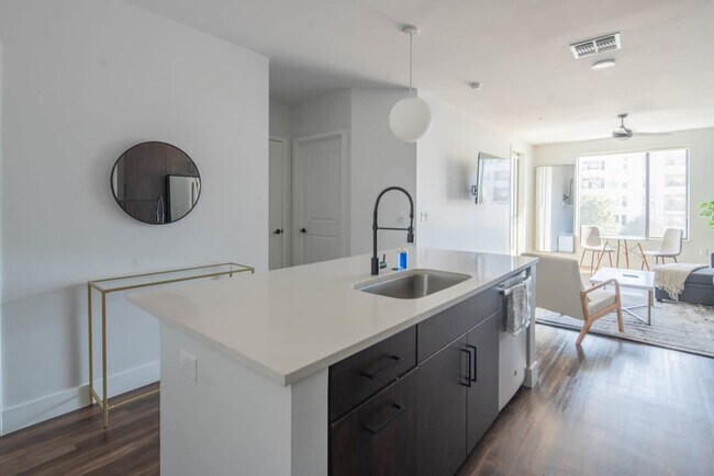 Building Photo - 688 W 1st St