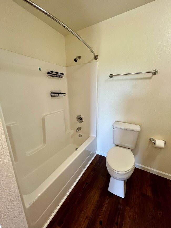 Building Photo - All Inclusive Duplex | 3 Bed |  2 Bath