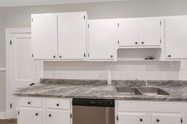 Building Photo - 4097 Redwing Ave
