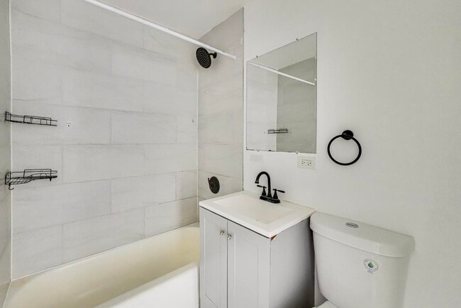 Building Photo - 7250 N Western Ave