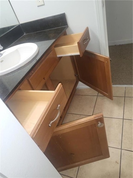 Building Photo - 1148 Lochlomand Dr