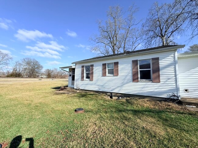 Building Photo - 610 W Main St