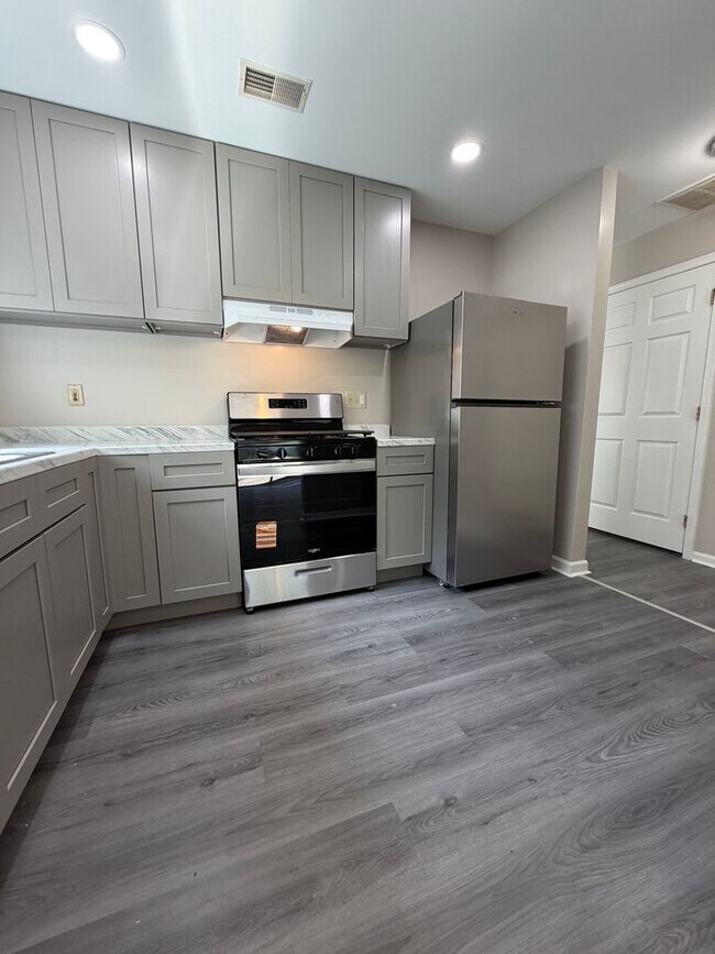Building Photo - ??? MODERN 3BD & 1.5BATH HOUSE WALKING DISTANCE TO TEMPLE UNIVERSITY!!! ???