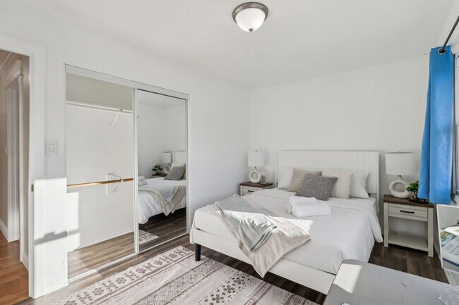 Building Photo - 609 Carlsbad St