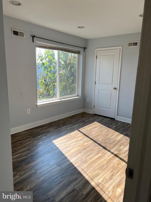 Building Photo - 1257 N Newkirk St