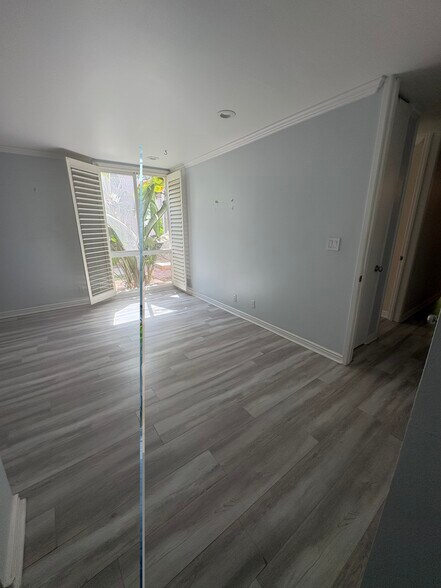 Building Photo - 6505 Green Valley Cir