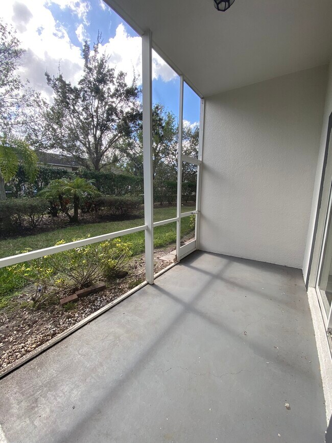 Building Photo - 12101 Santaluz Dr