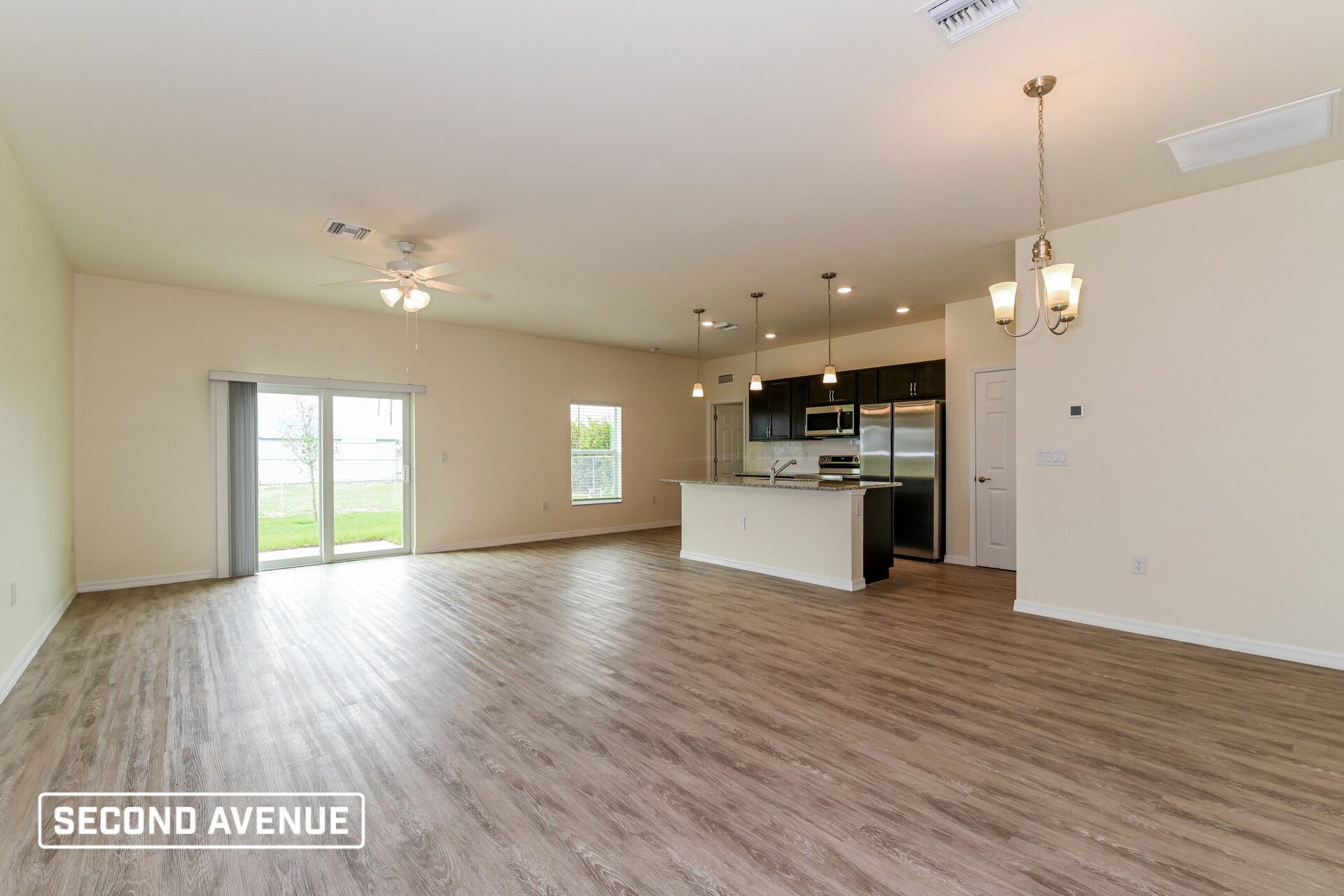 Building Photo - 1015 NE 34th St