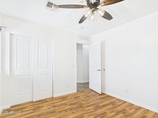 Building Photo - 2296 W Roosevelt Ave